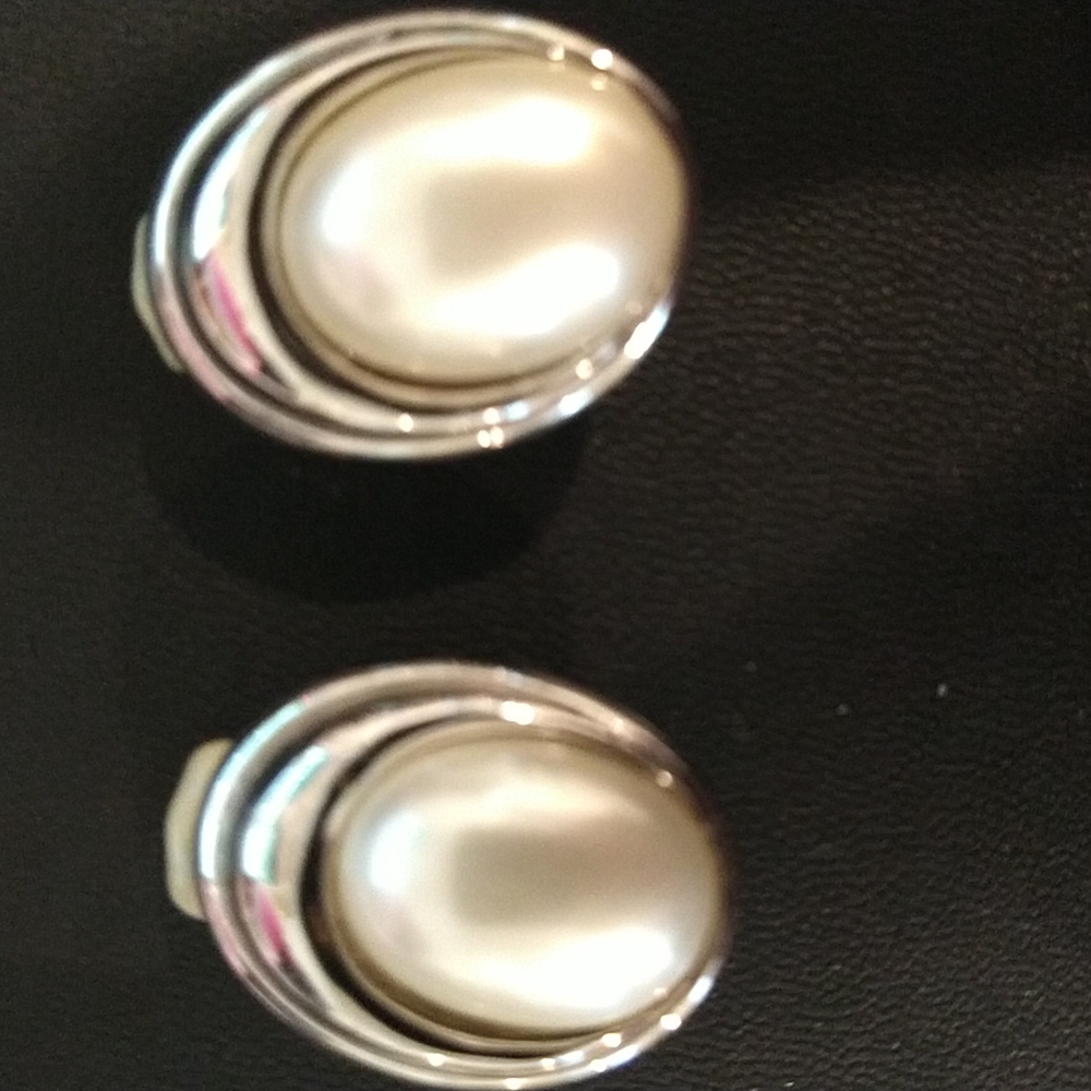 EUC CINER silver & pearl clip earrings.  Like new.